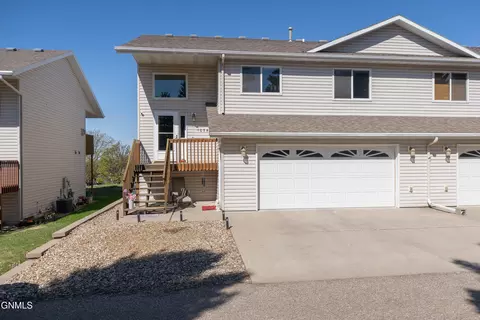 1075 Turnpike Ave E, Bismarck, ND 58501