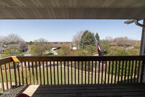 Exterior - 1075 Turnpike Ave E, Bismarck, ND 58501 photo 9 of 12
