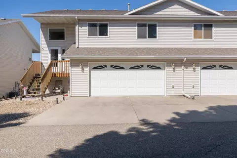 Exterior - 1075 Turnpike Ave E, Bismarck, ND 58501 photo 3 of 12