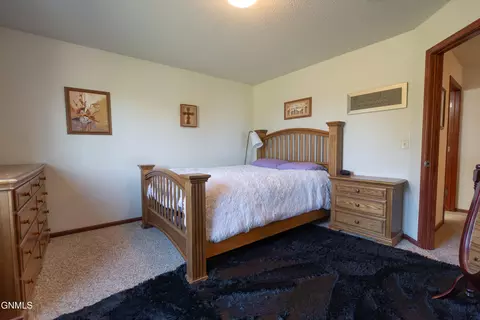 Bedroom - 1075 Turnpike Ave E, Bismarck, ND 58501 photo 6 of 6