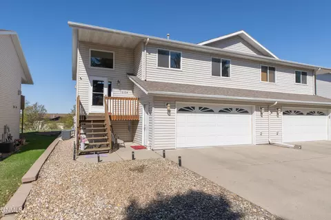Exterior - 1075 Turnpike Ave E, Bismarck, ND 58501 photo 2 of 12