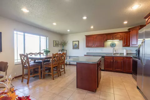 Kitchen - 1075 Turnpike Ave E, Bismarck, ND 58501 photo 2 of 6