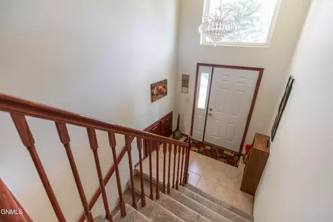 Entry Way - 1075 Turnpike Ave E, Bismarck, ND 58501 photo 4 of 6