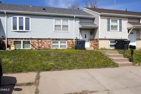 508 17th St NW, Mandan, ND 58554