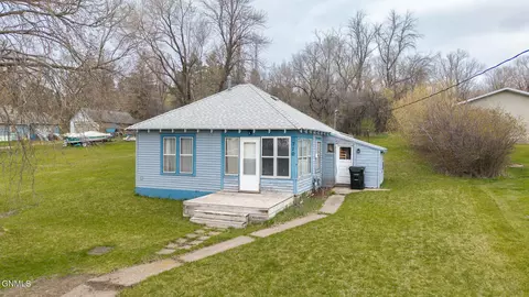 710 720 5th St NW, Valley City, ND 58072