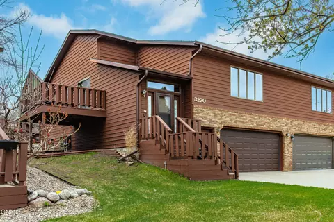 3270 Montreal St, Bismarck, ND 58503