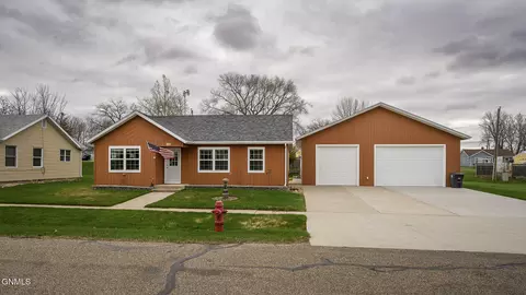 309 5th St, Riverdale, ND 58565