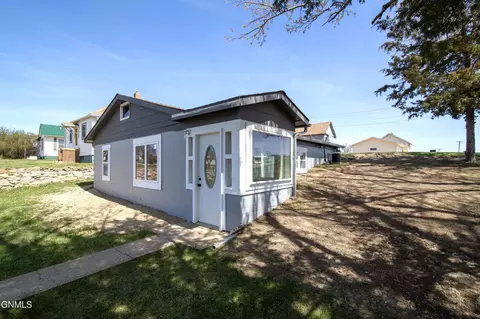 101 Illinois Ave, Mott, ND 58646 photo 2