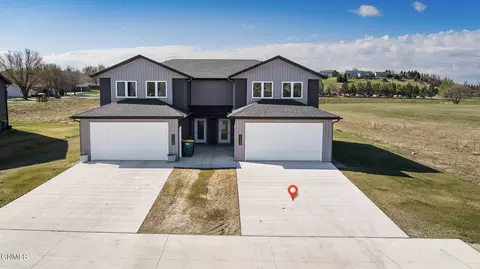 1726 Heart Rdg Lp SE, Mandan, ND 58554