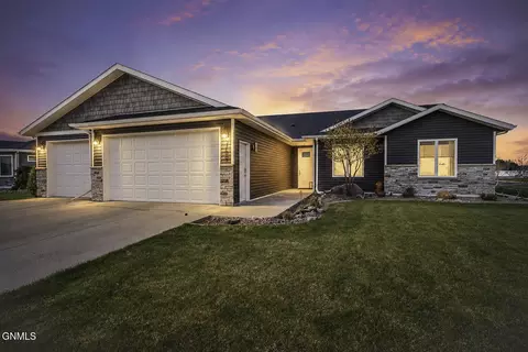 3700 Stacy Dr, Bismarck, ND 58504