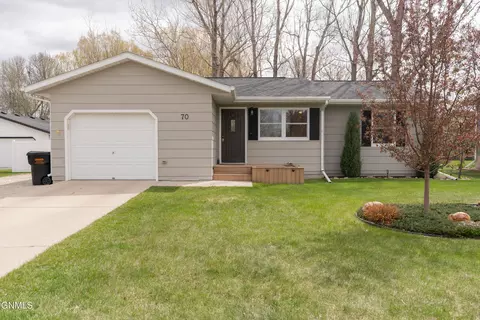 70 Stanley Dr, Bismarck, ND 58504