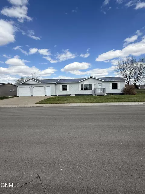 204 8th St, Glen Ullin, ND 58631