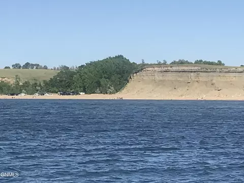 1 Beulah Bay Rd, Beulah, ND 58523