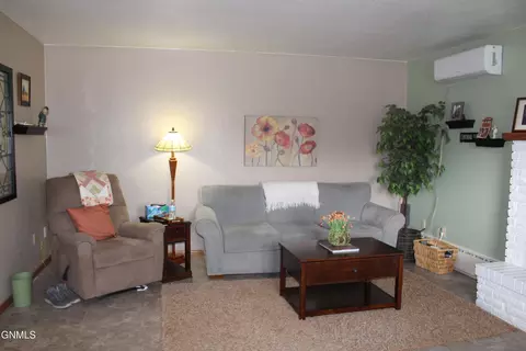 Living - 504 Kundert St, Turtle Lake, ND 58575 photo 2 of 4