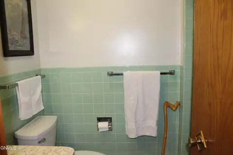 Bath - 504 Kundert St, Turtle Lake, ND 58575 photo 4 of 4
