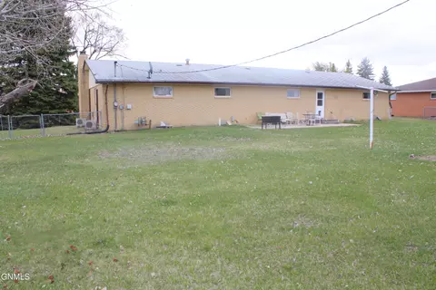 Exterior - 504 Kundert St, Turtle Lake, ND 58575 photo 2 of 10