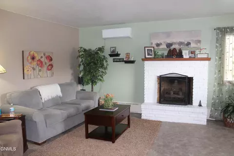 Living - 504 Kundert St, Turtle Lake, ND 58575 photo 4 of 4