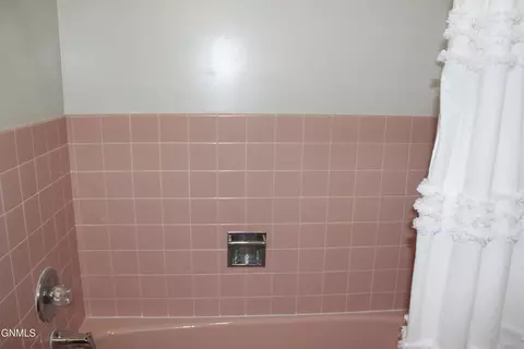 Bath - 504 Kundert St, Turtle Lake, ND 58575 photo 2 of 4