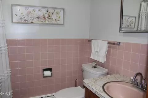 Bath - 504 Kundert St, Turtle Lake, ND 58575 photo 1 of 4