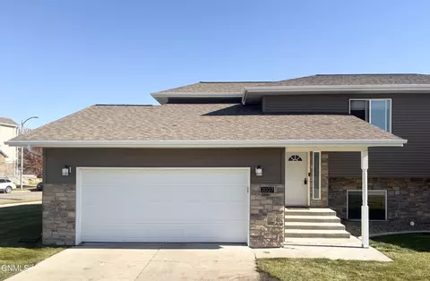 2027 Koch Dr, Bismarck, ND 58503