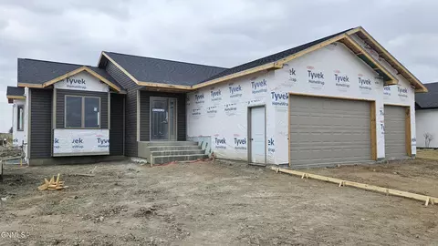 3900 Platinum St, Bismarck, ND 58503