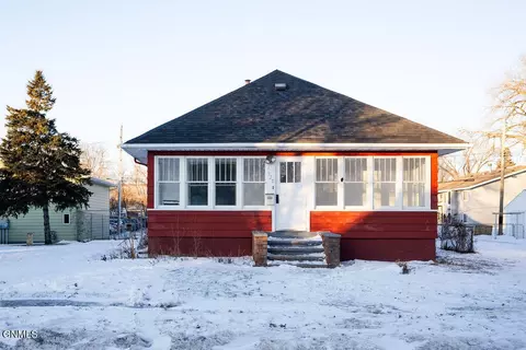 320 5th Ave SW, Jamestown, ND 58401