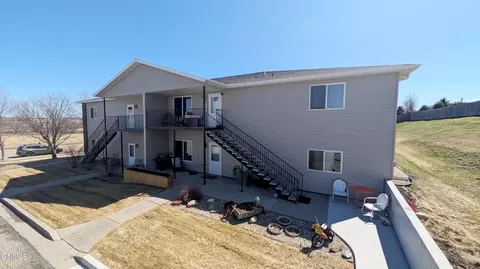 1130 35th St, Bismarck, ND 58501