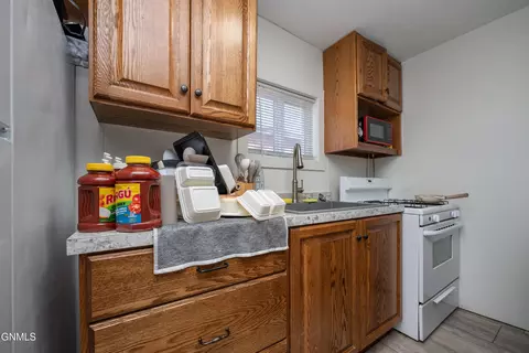 Kitchen - 328 6th Ave E, Dickinson, ND 58601 photo 2 of 4