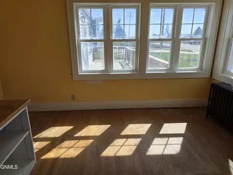 Living - 301 Iowa Ave, Mott, ND 58646 photo 5 of 6