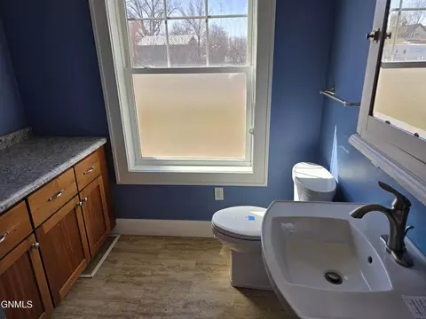 Bath - 301 Iowa Ave, Mott, ND 58646 photo 2 of 2