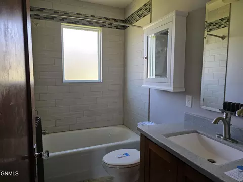 Bath - 301 Iowa Ave, Mott, ND 58646 photo 1 of 2
