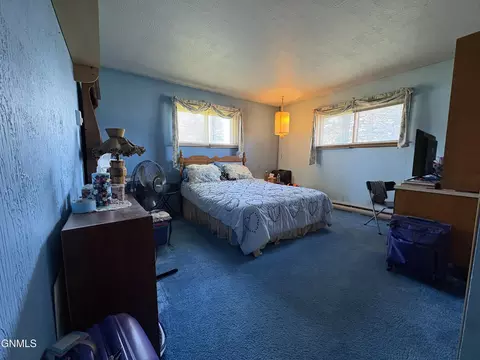 Bedroom - 309 7th Ave N, Edgeley, ND 58433 photo 4 of 8
