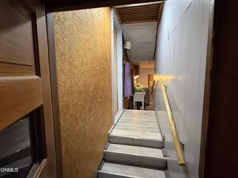 Entry Way - 309 7th Ave N, Edgeley, ND 58433 photo 2 of 4