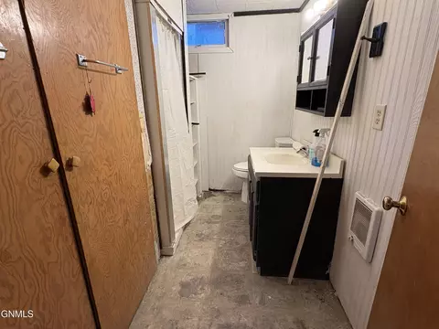 Bath - 309 7th Ave N, Edgeley, ND 58433 photo 4 of 6