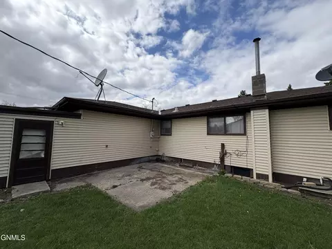 Exterior - 309 7th Ave N, Edgeley, ND 58433 photo 3 of 3