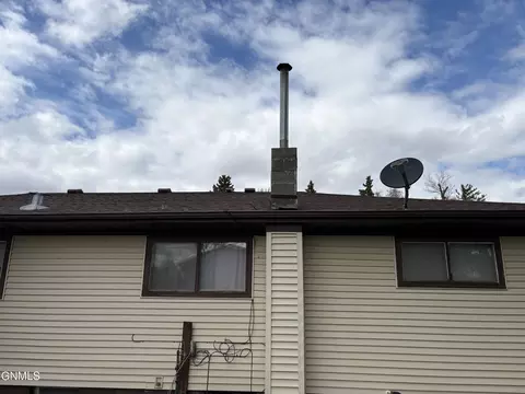 Exterior - 309 7th Ave N, Edgeley, ND 58433 photo 2 of 3