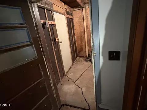 Entry Way - 309 7th Ave N, Edgeley, ND 58433 photo 1 of 4