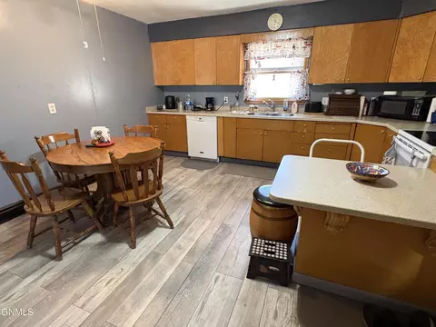 Kitchen - 309 7th Ave N, Edgeley, ND 58433 photo 3 of 4