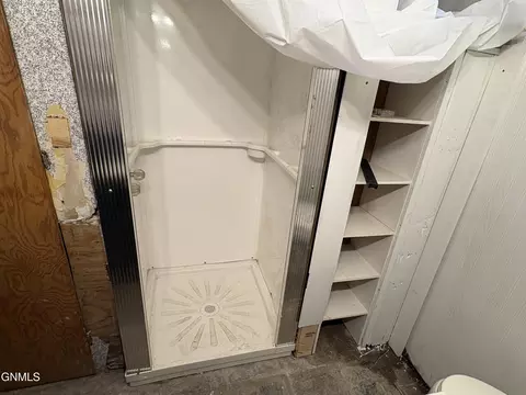 Bath - 309 7th Ave N, Edgeley, ND 58433 photo 5 of 6