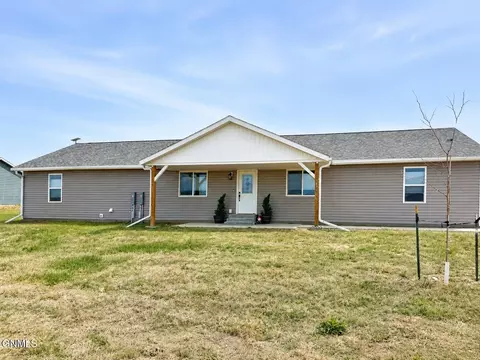 5476 Matthew Ave, Williston, ND 58801