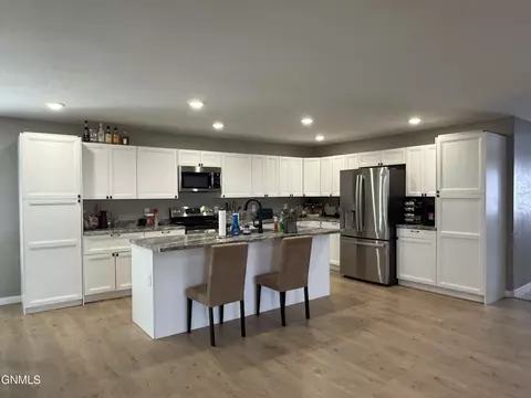 Kitchen - 5476 Matthew Ave, Williston, ND 58801 photo 1 of 5