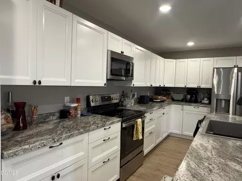 Kitchen - 5476 Matthew Ave, Williston, ND 58801 photo 2 of 5