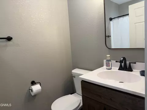 Bath - 5476 Matthew Ave, Williston, ND 58801 photo 5 of 6