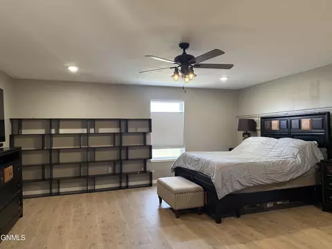 Bedroom - 5476 Matthew Ave, Williston, ND 58801 photo 2 of 6