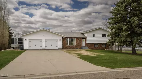 993 Kelly Dr, Washburn, ND 58577