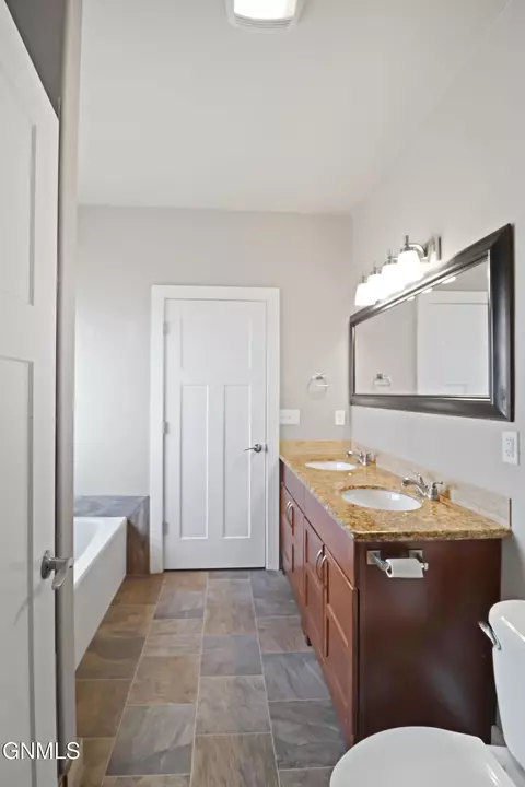 Bath - 13719 Karen St, Williston, ND 58801 photo 4 of 9