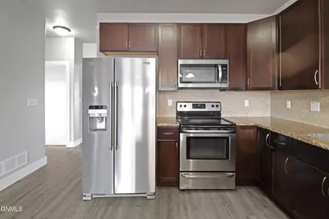 Kitchen - 13719 Karen St, Williston, ND 58801 photo 3 of 3