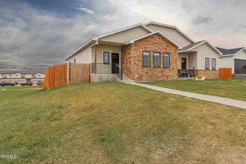 Exterior - 13719 Karen St, Williston, ND 58801 photo 2 of 6