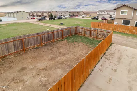 Exterior - 13719 Karen St, Williston, ND 58801 photo 3 of 6