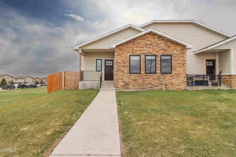 13719 Karen St, Williston, ND 58801